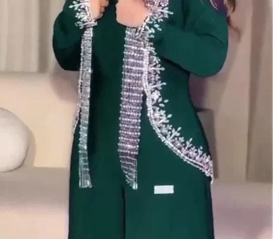 Elegant Dress for Sale, Stunning Design, (NEW)