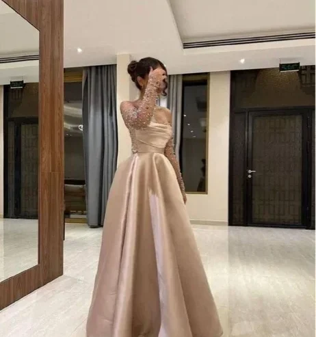 Elegant Dress for Sale, Stunning Design, (NEW)