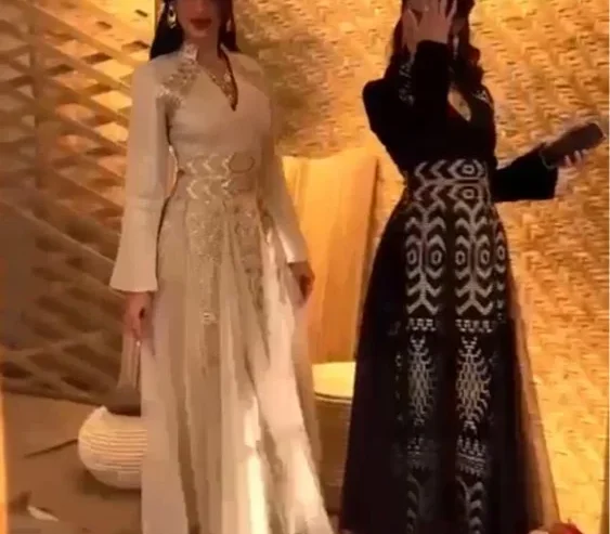 Elegant Dress for Sale, Stunning Design, (NEW)