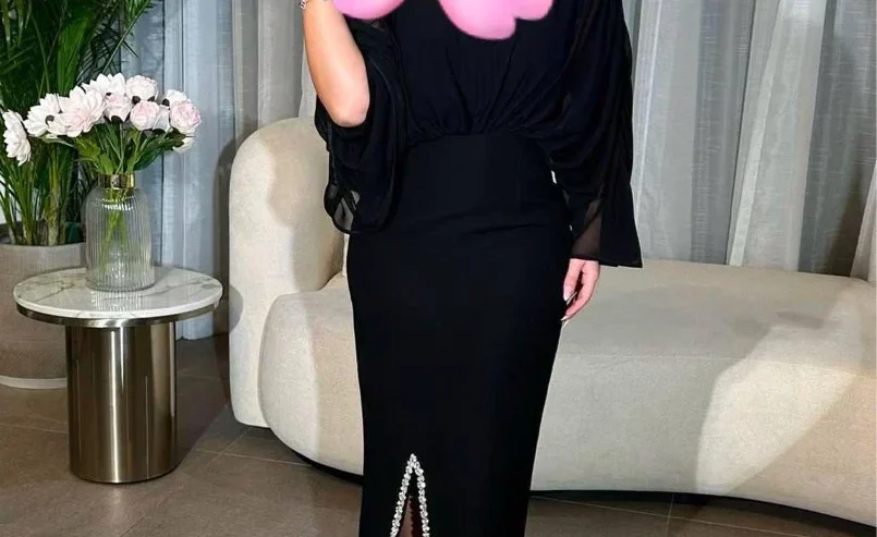 Elegant Dress for Sale, Stunning Design, (NEW)