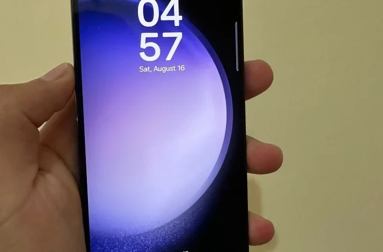 Samsung S23 (Urgent Sale)