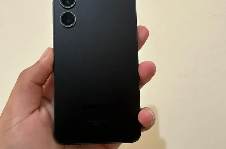 Samsung S23 (Urgent Sale)