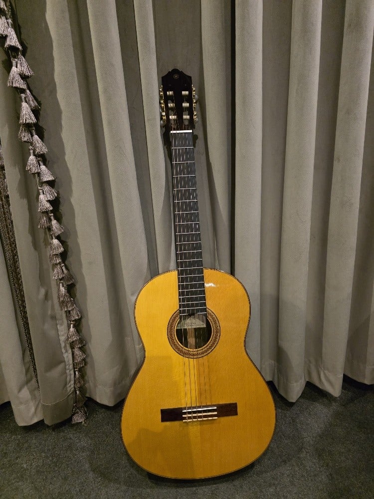 Classical Guitar – Yamaha CG182S