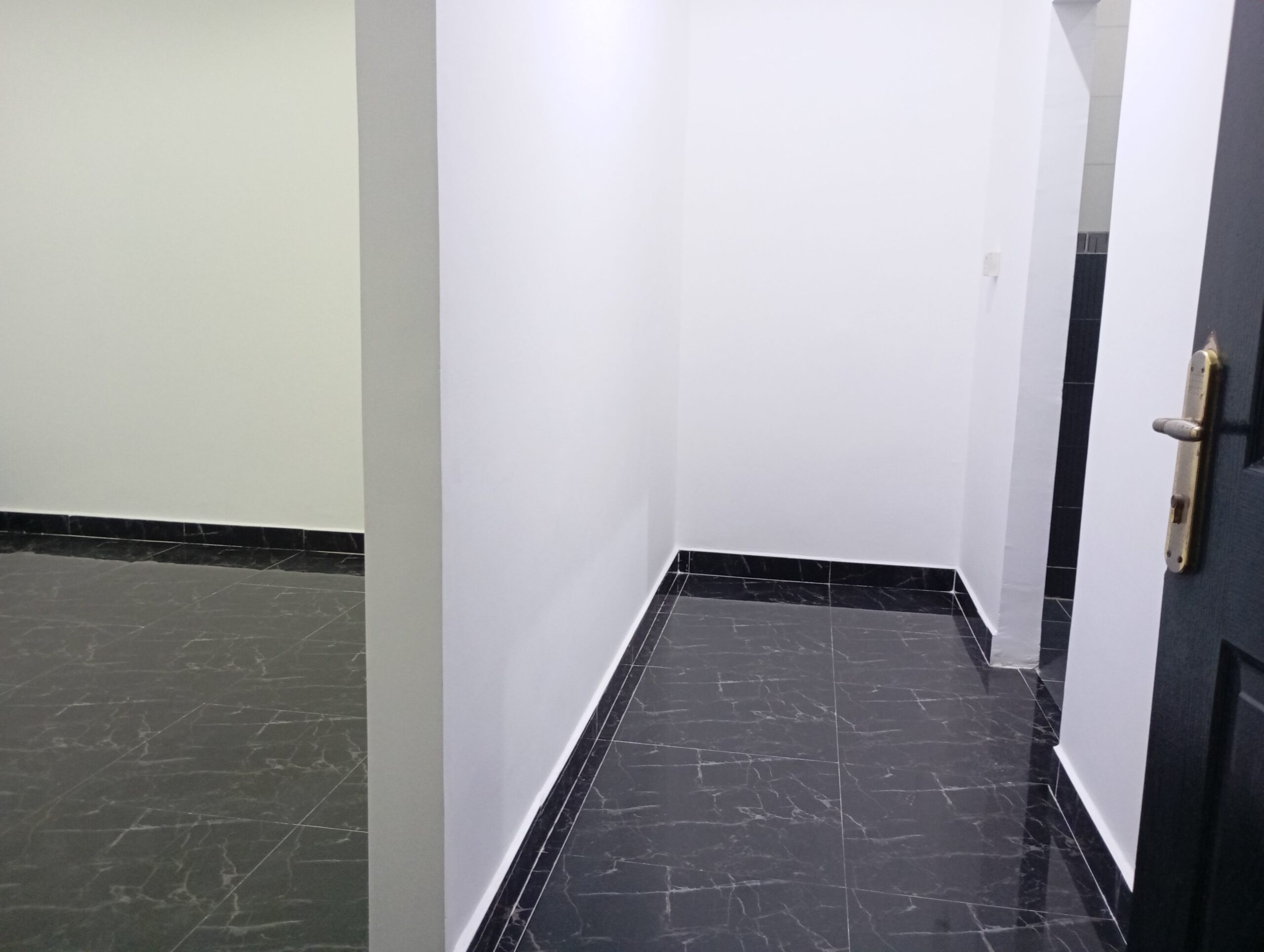 Unfinished studio for rent in Al Dafnah area