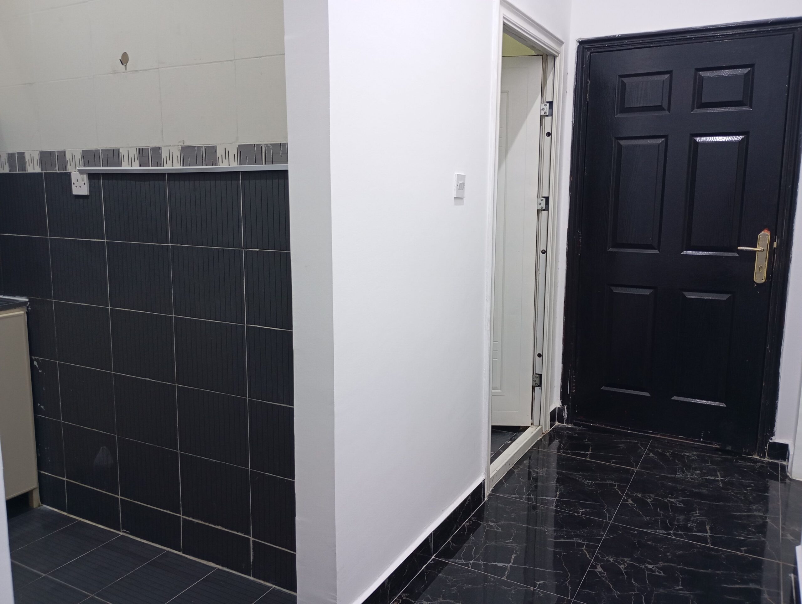 Unfinished studio for rent in Al Dafnah area