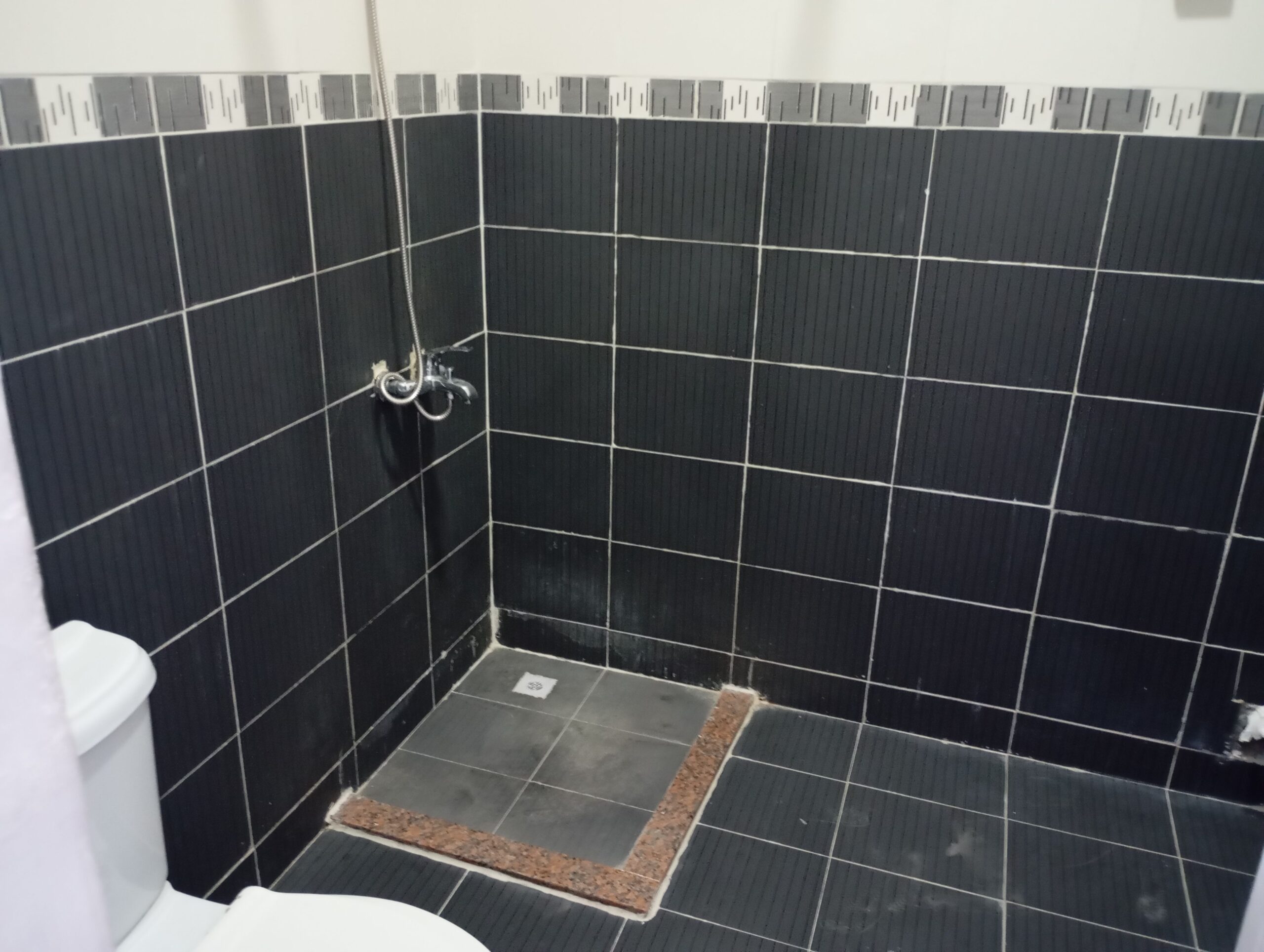 Unfinished studio for rent in Al Dafnah area