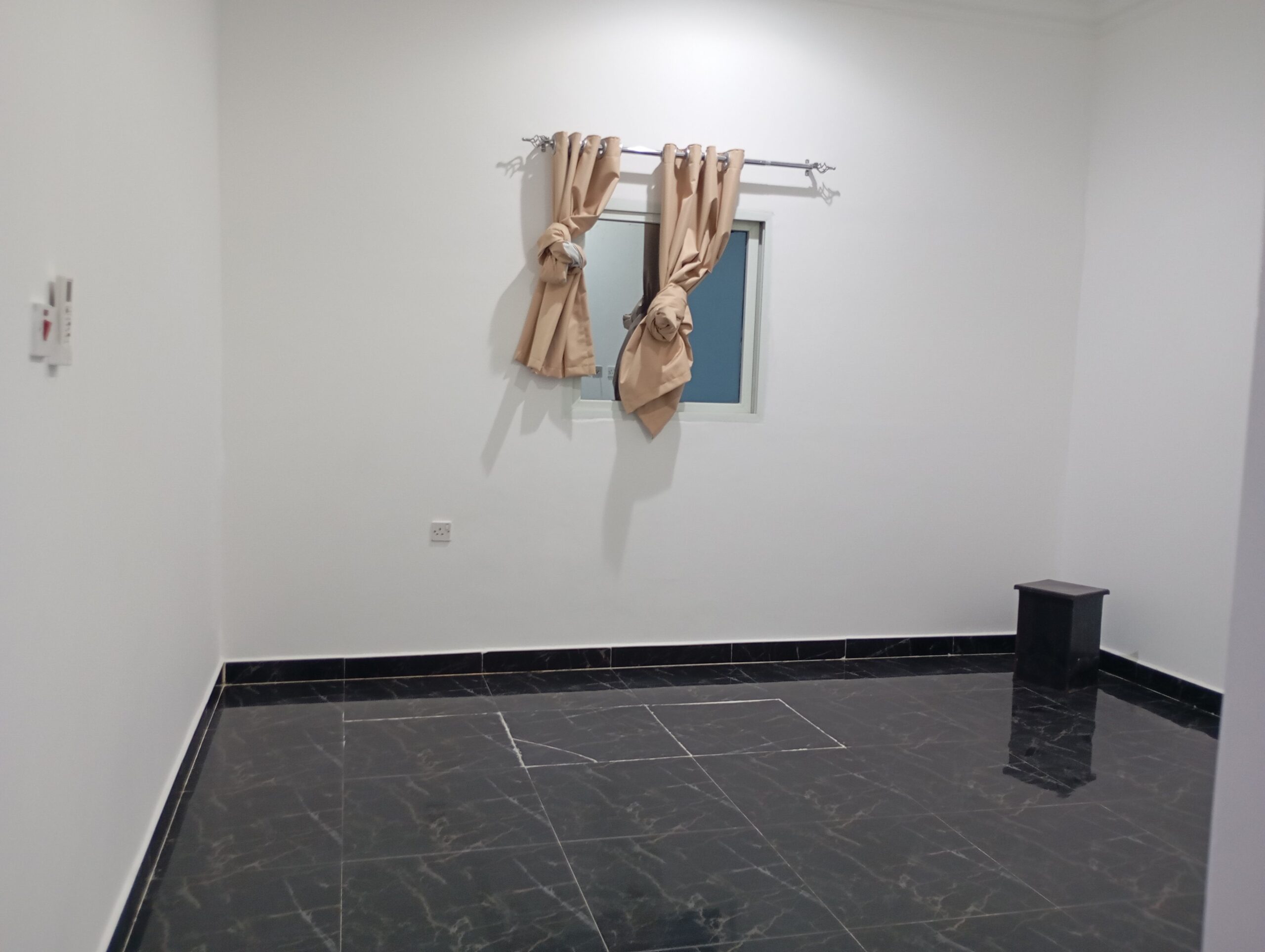 Unfinished studio for rent in Al Dafnah area