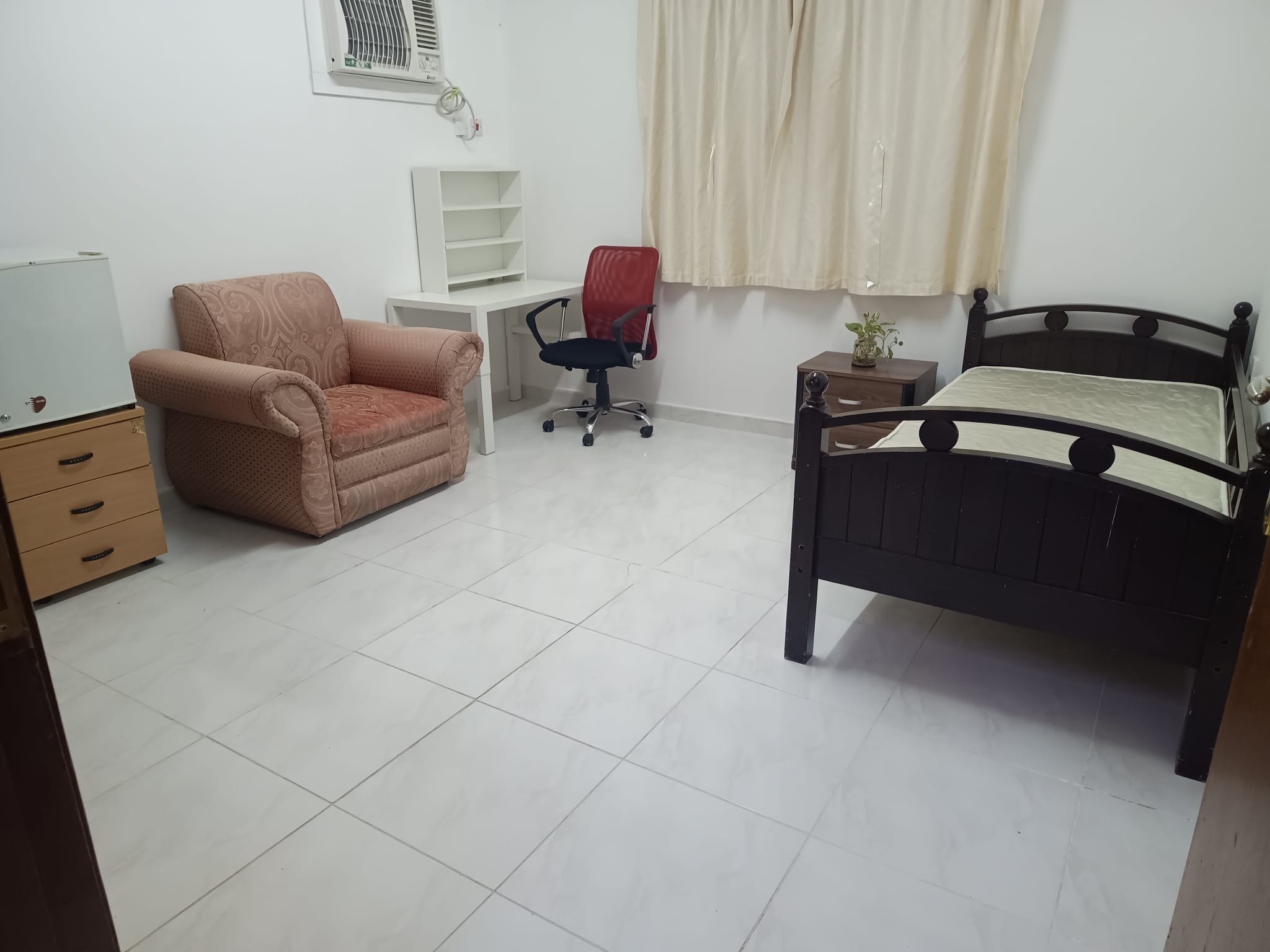 ROOM FOR RENT AL NASR AREA