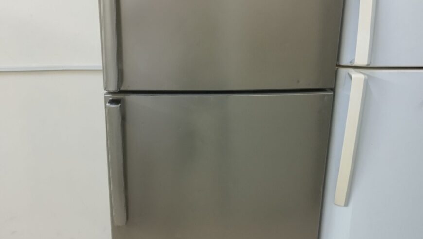 Samsung Clean Fridge for Sale Gray warranty Have