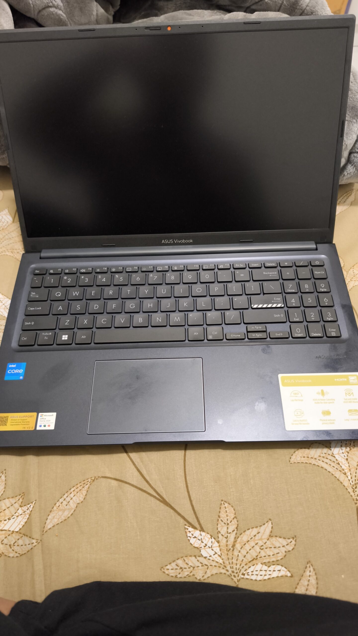 ASUS VIVOBOOK 15 (new 1 month used)