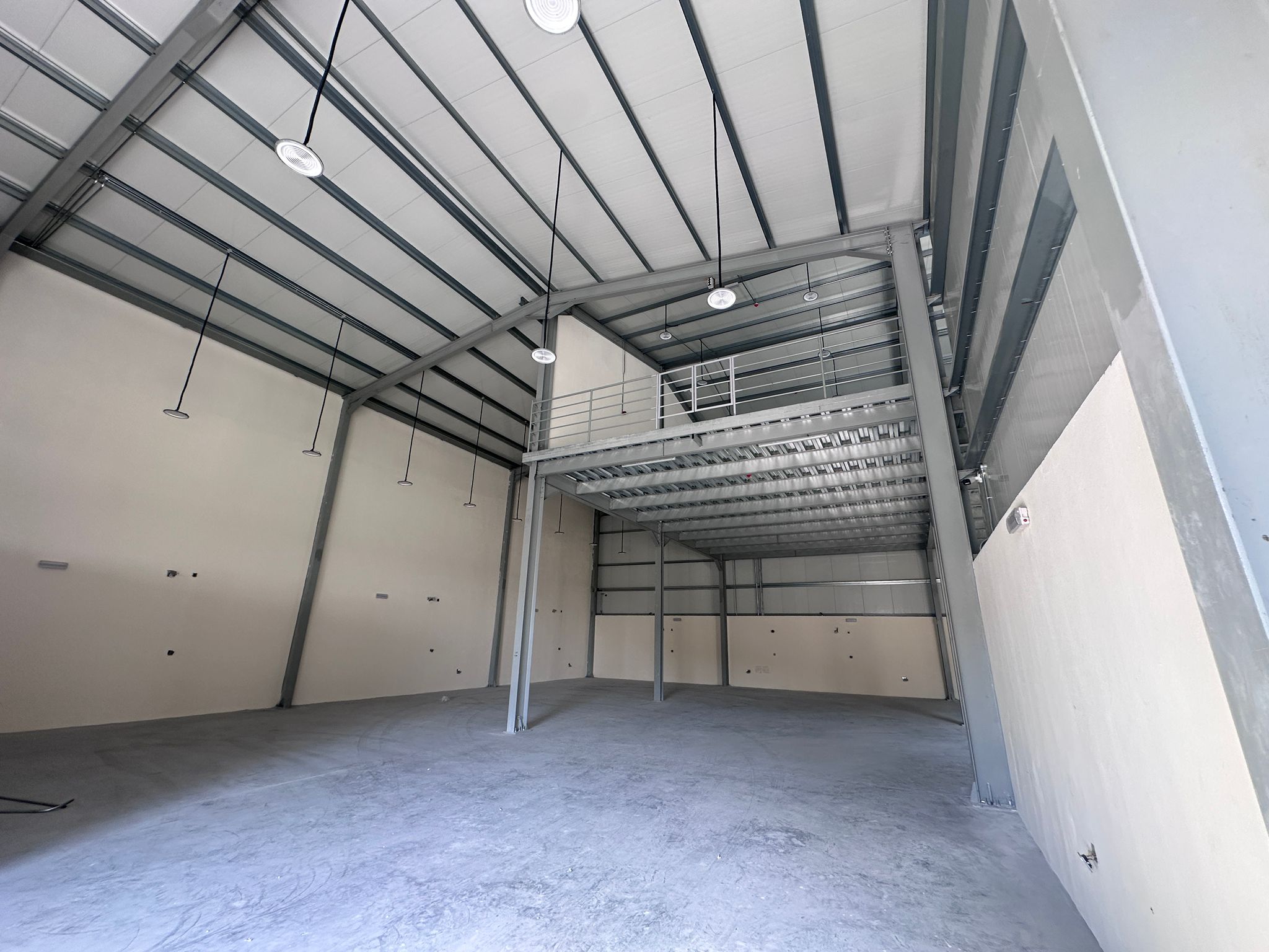 Warehouse & Accom.For Rent – (Annual Contract)