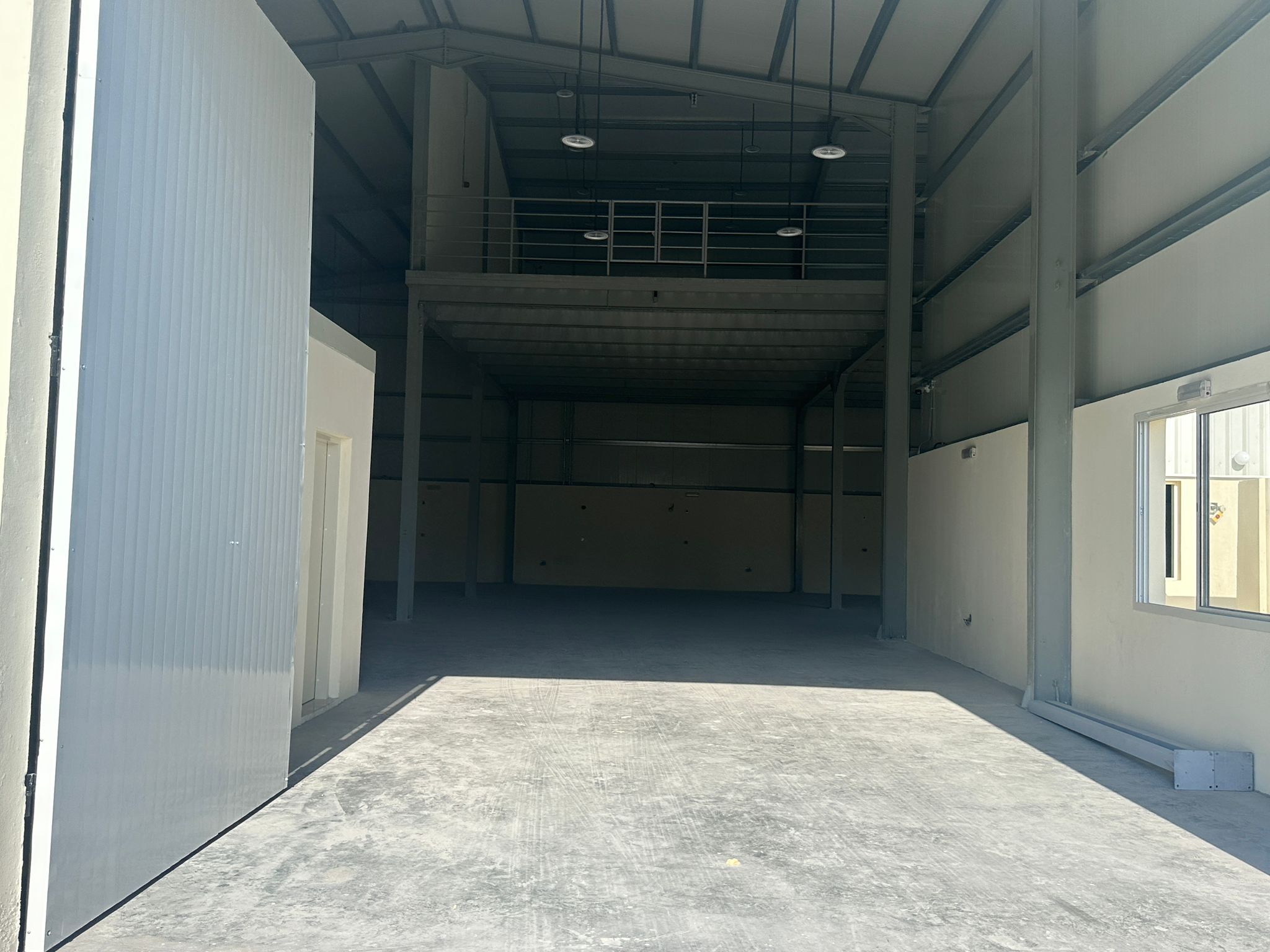 Warehouse & Accom.For Rent – (Annual Contract)