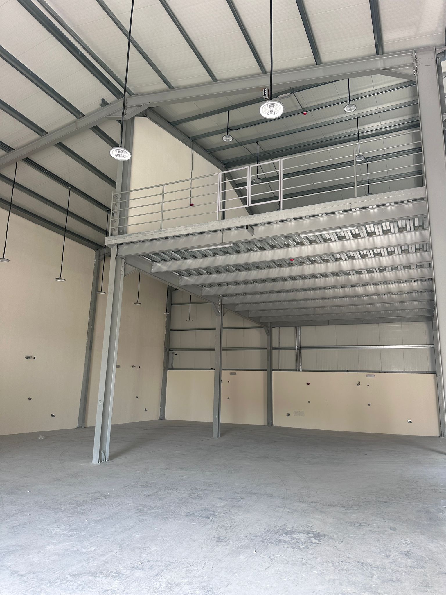 Warehouse & Accom.For Rent – (Annual Contract)