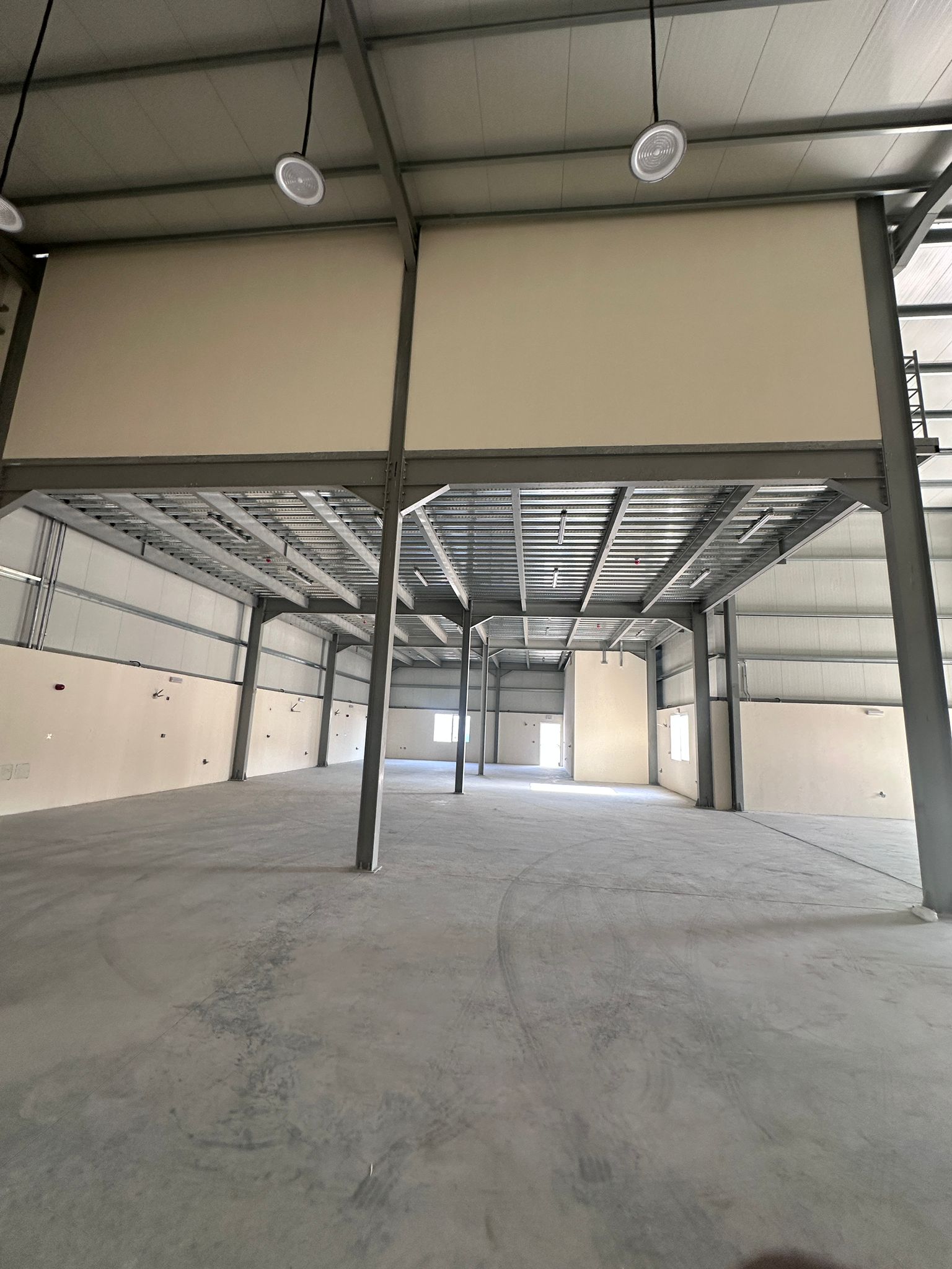 Warehouse & Accom.For Rent – (Annual Contract)