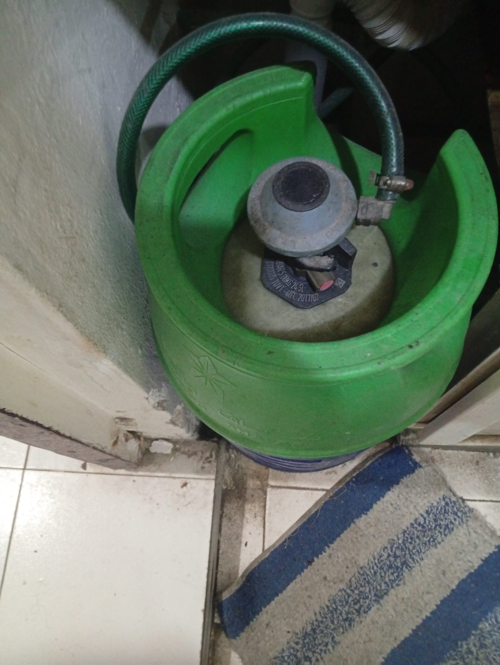 Gas cylinder