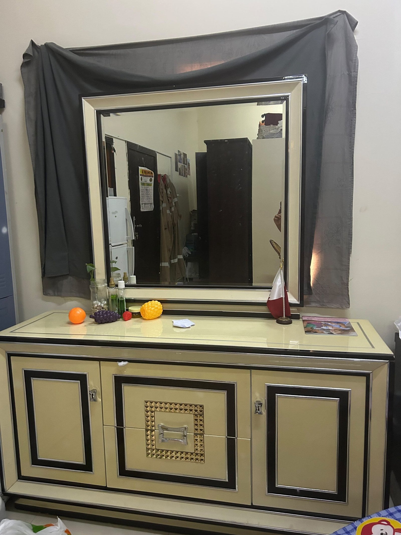 Dressing table + 2 small storage cupboard