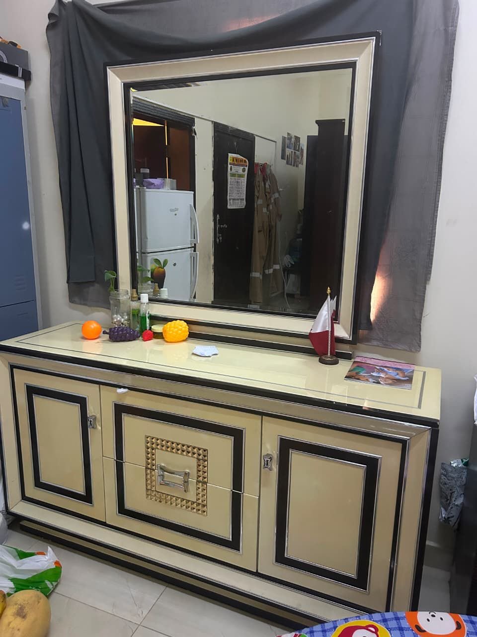 Dressing table + 2 small storage cupboard
