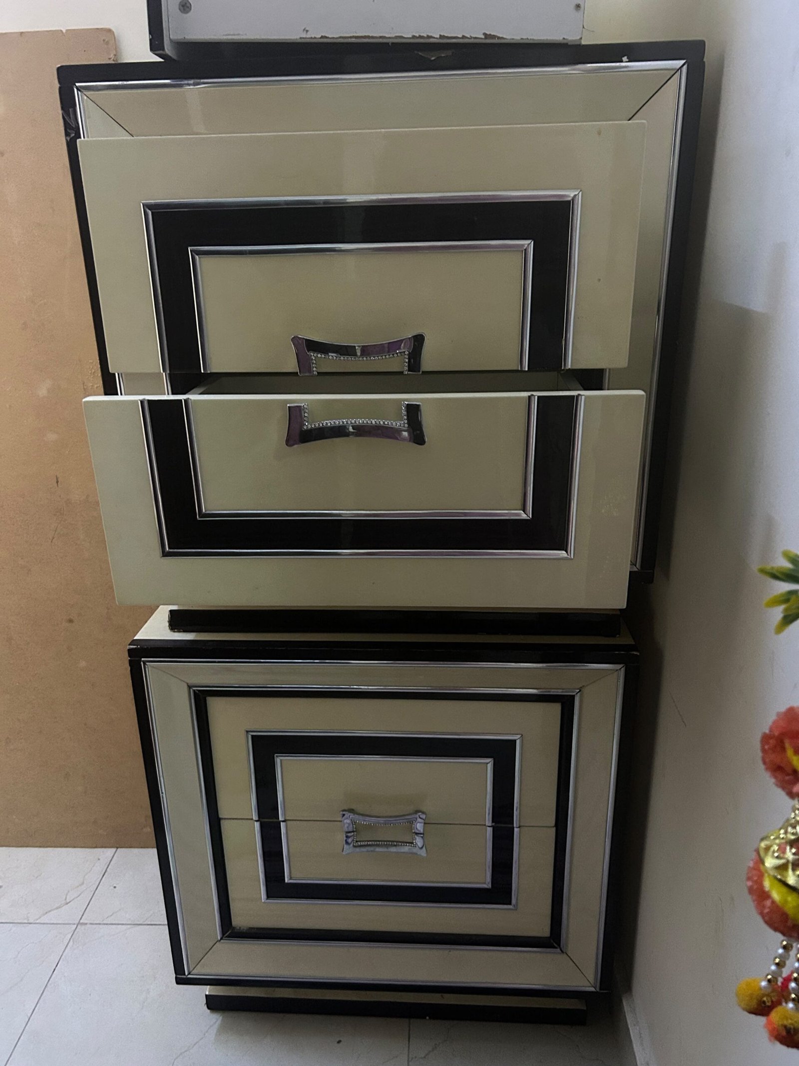 Dressing table + 2 small storage cupboard
